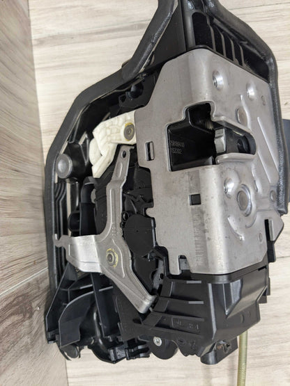 2016 BMW 750i G12 Front Right Passenger Door Latch Lock Actuator w/ Soft Close 2581894 16-22 OEM BMW G11 G12 FRONT RIGHT PASSENGER Door Lock Latch Actuator SOFT CLOSE