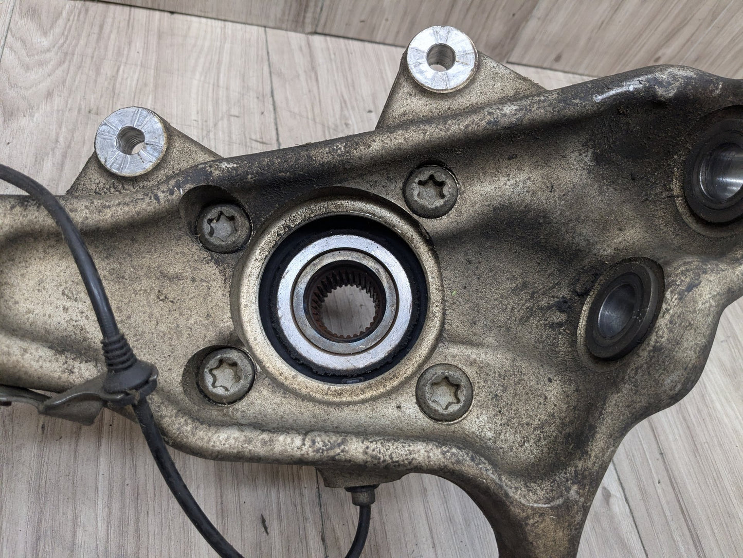 OEM BMW E70 F15 F16 X5 X6 Front Right Passenger Spindle Hub Knuckle Bearing
