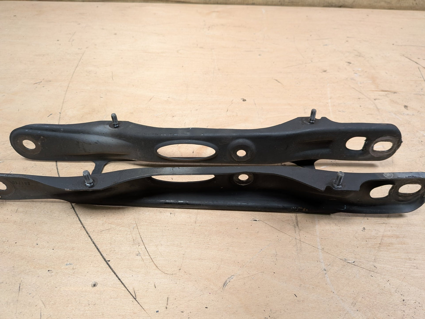 2016-2017 BMW 750i G12 Rear Left Driver Control Arms SET 6870535