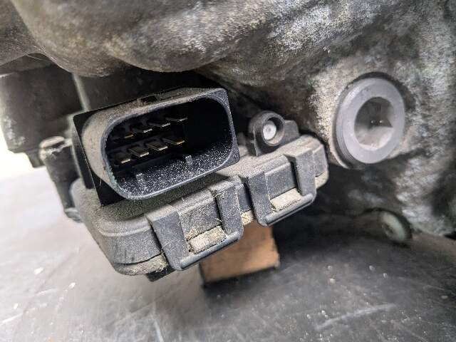 2013 BMW 750i N63B44O1 Transmission Transfer Case k 7649782