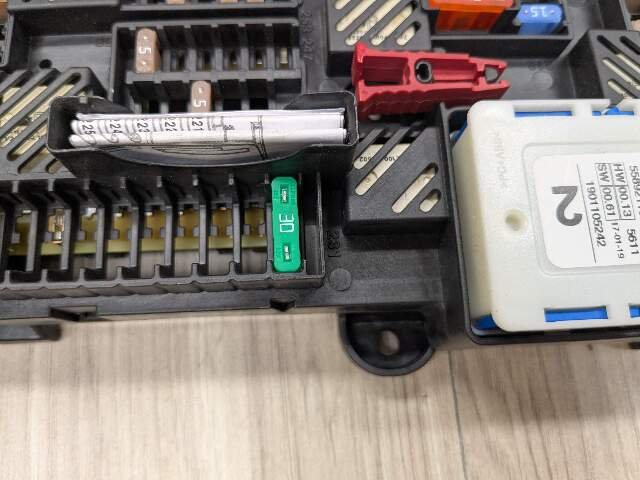 OEM BMW G01 X3 G02 X4 Rear Battery Power Distribution Fuse Relay Junction Box