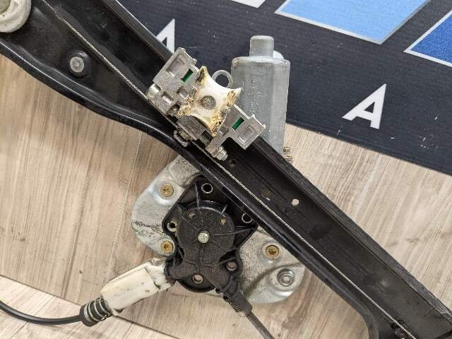 03-08 OEM BMW E85 E86 Z4 Front Left Driver Door Window Regulator w/ Motor
