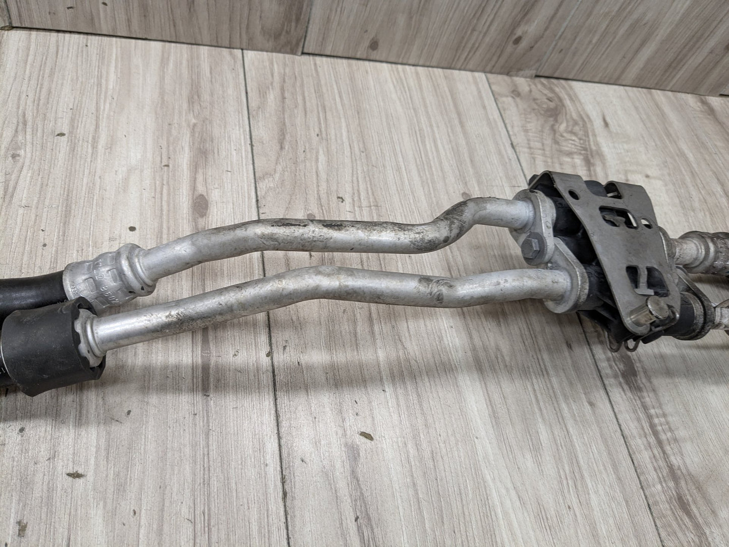 16-19 OEM BMW F90 M5 G12 750 G30 M550 Transmission Oil Cooler Line Inlet Outlet
