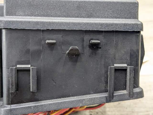 1996 - 2003 BMW Z3 E36 Front Power Distribution Fuse Box 1387590 M54B25O0