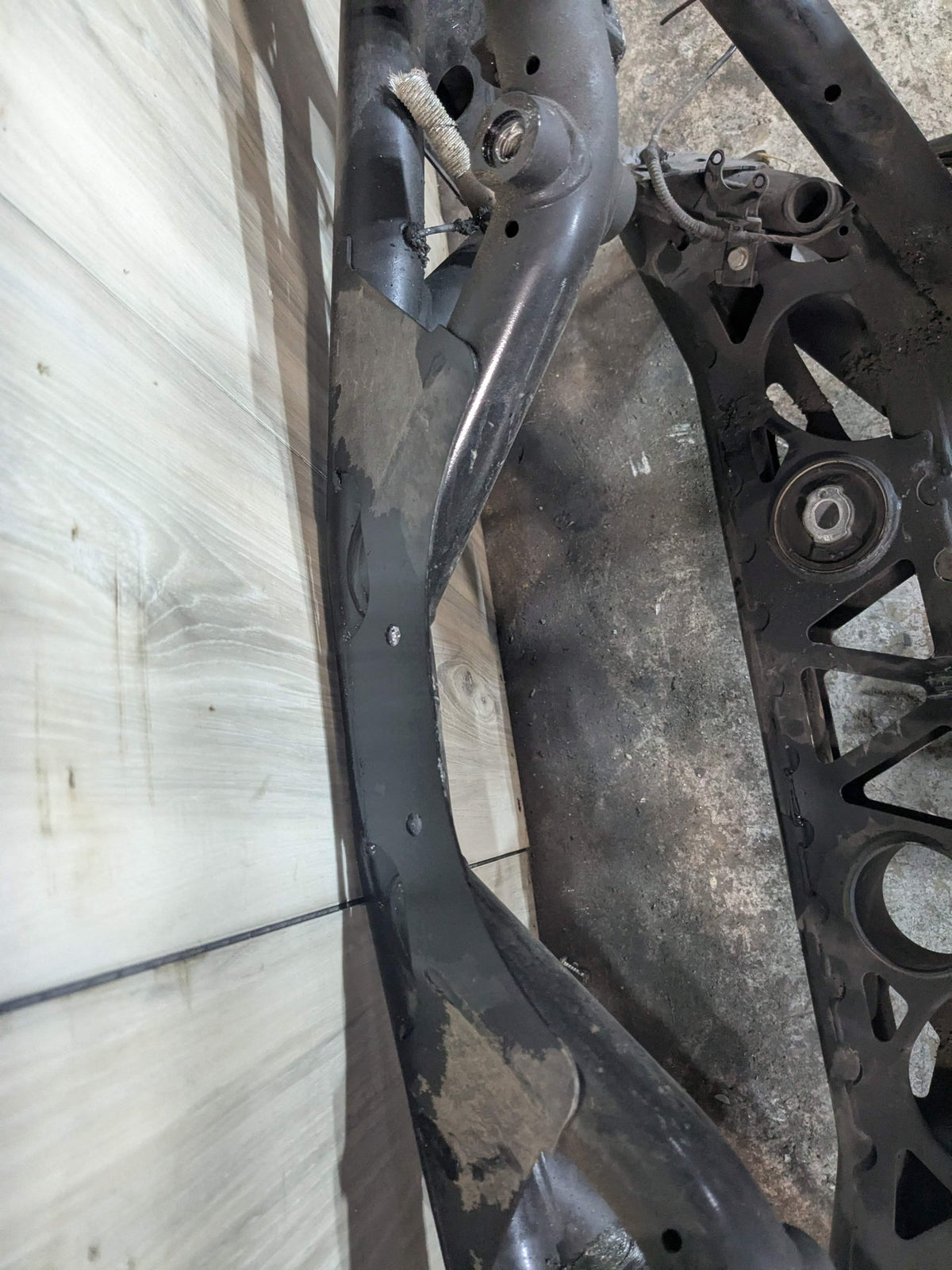 2015 BMW M4 F82 Rear Axle Support Crossmember Subframe 2284640 OEM BMW F80 F82 F83 F87 M2 M3 M4 Rear Axle Carrier Support Suspension Subframe OEM