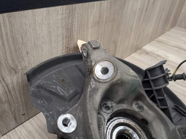 2014 Mercedes-Benz E550  Front Right Passenger Spindle Knuckle w/ Bearing 0