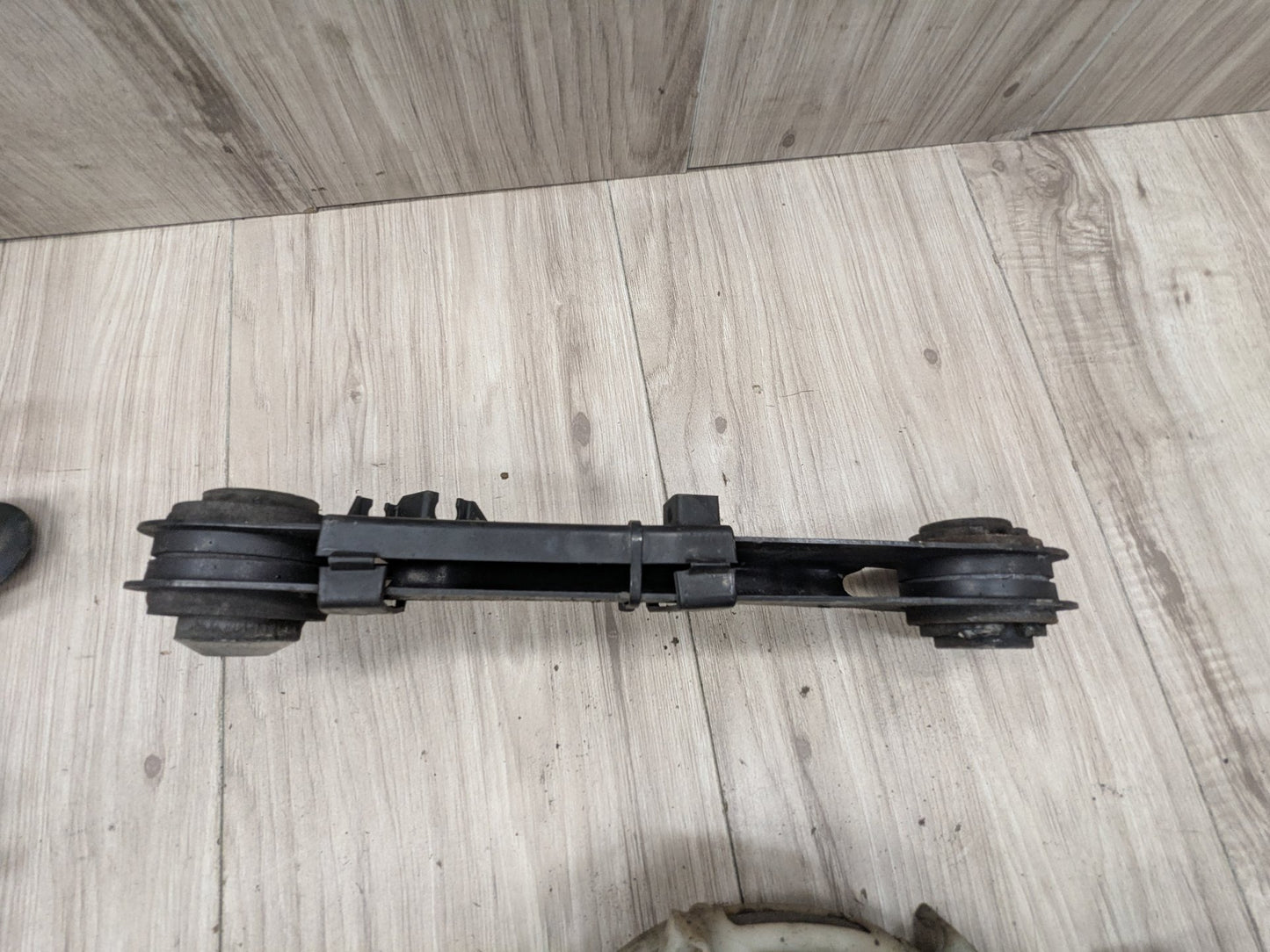 2018 BMW M550i G30 Rear Left Driver Control Arms SET 6861125 OEM BMW G11 G12 G14 G15 G16 G30 Rear Left Driver Upper Lower Control Arm SET