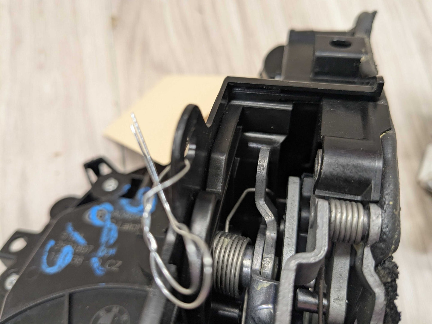 2016 BMW 750i G12 Rear Left Driver Door Latch Lock Actuator w/ Soft Close 2581897 16-22 OEM BMW G11 G12 REAR LEFT DRIVER Side Door Lock Latch Actuator SOFT CLOSE