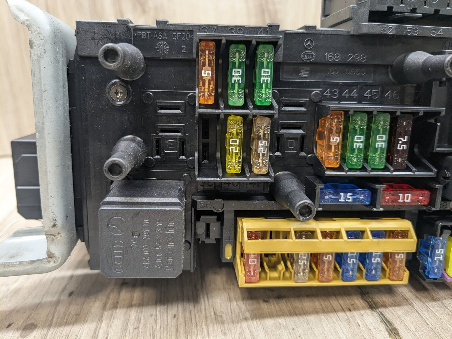 OEM Mercedes W207 W212 E350 E550 Rear SAM Trunk Signal Control w/ Fuse Box