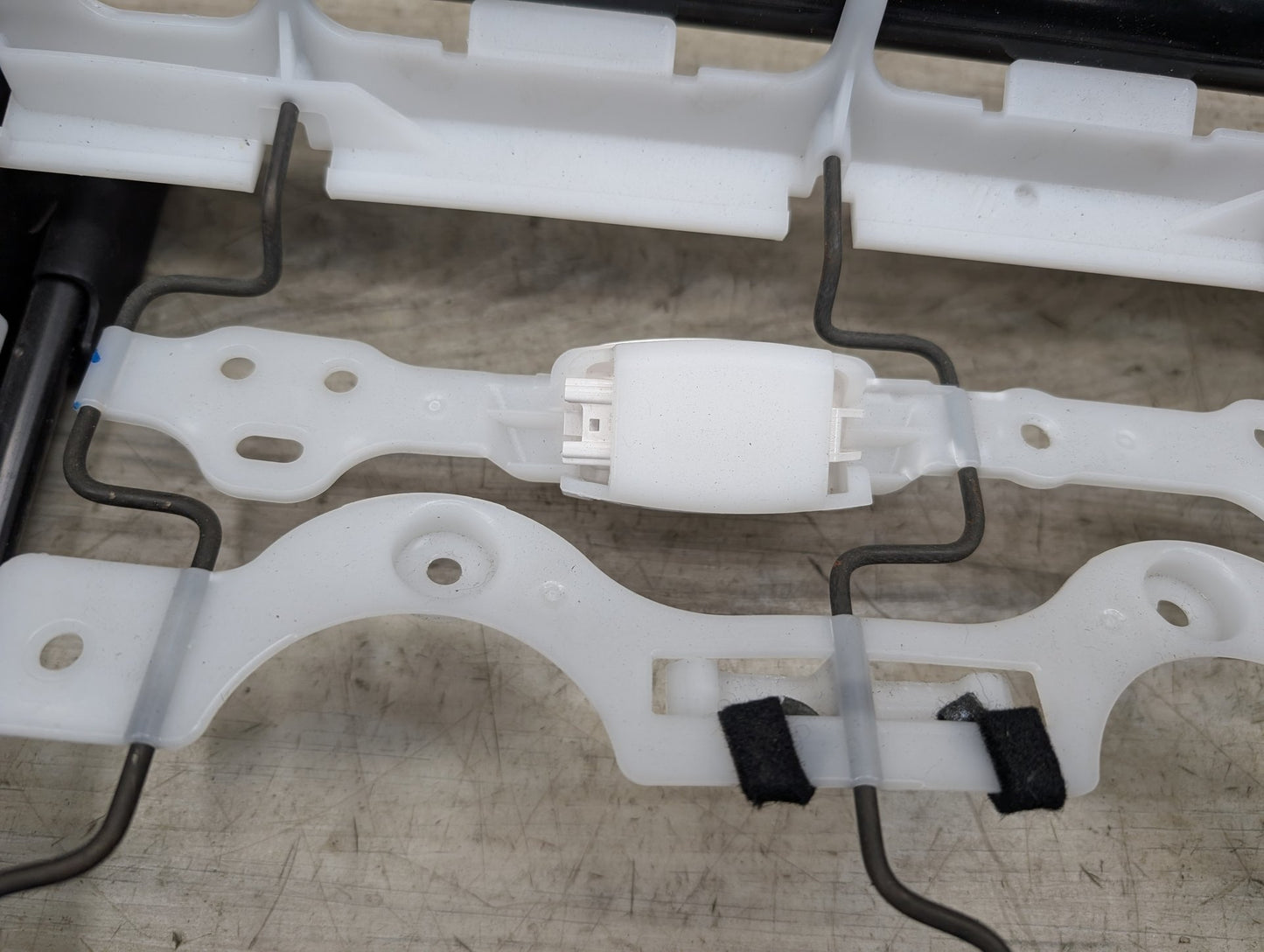 2021-2026 BMW 430i G22 Front Left Driver Seat Lower Track Frame Assembly 9108133