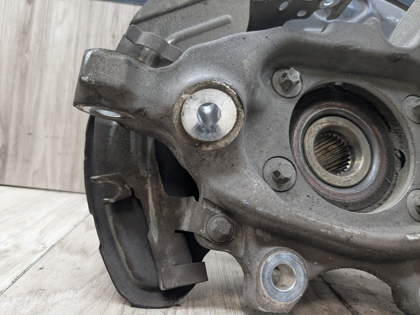 2015-2021 Mercedes-Benz C43 W205 Rear Left Driver Spindle Knuckle w/ Bearing A2053508708 OEM