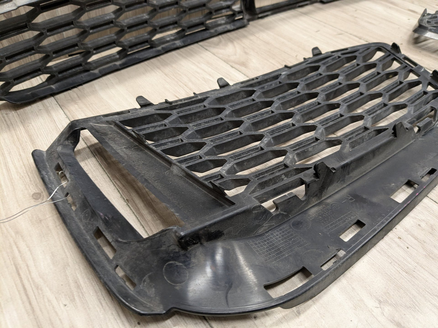 2017-2023 BMW M550i G30 Front Left Right Center Bumper Cover Grilles SET 8064931 17-20 OEM BMW G30 Front Bumper Lower Center Left Right Driver Passenger Grille Trim Black