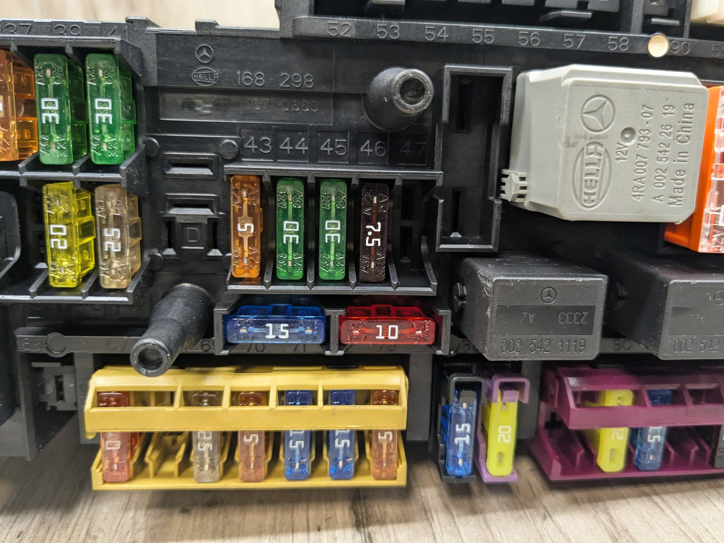 OEM Mercedes W207 W212 E350 E550 Rear SAM Trunk Signal Control w/ Fuse Box