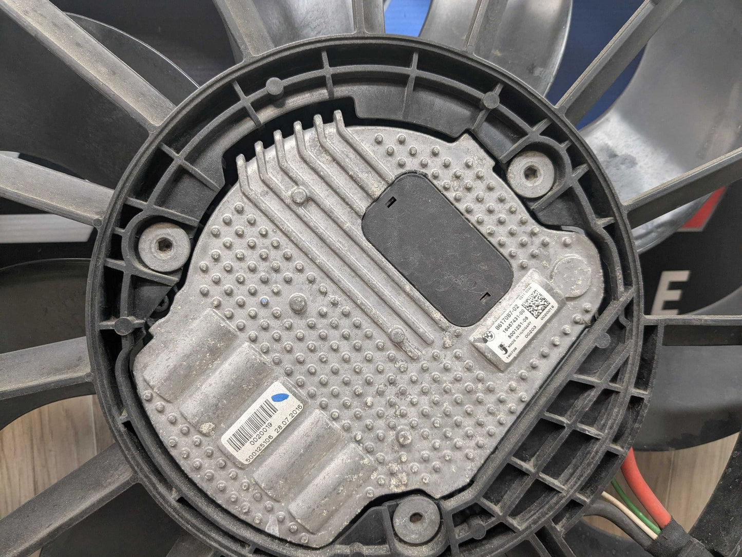 2017 BMW 750i G12 Radiator Fan Shroud Housing w/ Motor 8619625 OEM BMW G12 740 750 G30 530 Engine Radiator Cooling Fan Shroud Motor 850W