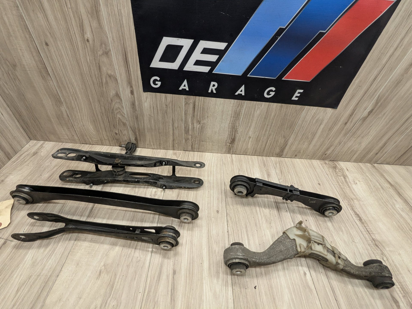 2018 BMW M550i G30 Rear Left Driver Control Arms SET 6861125 OEM BMW G11 G12 G14 G15 G16 G30 Rear Left Driver Upper Lower Control Arm SET