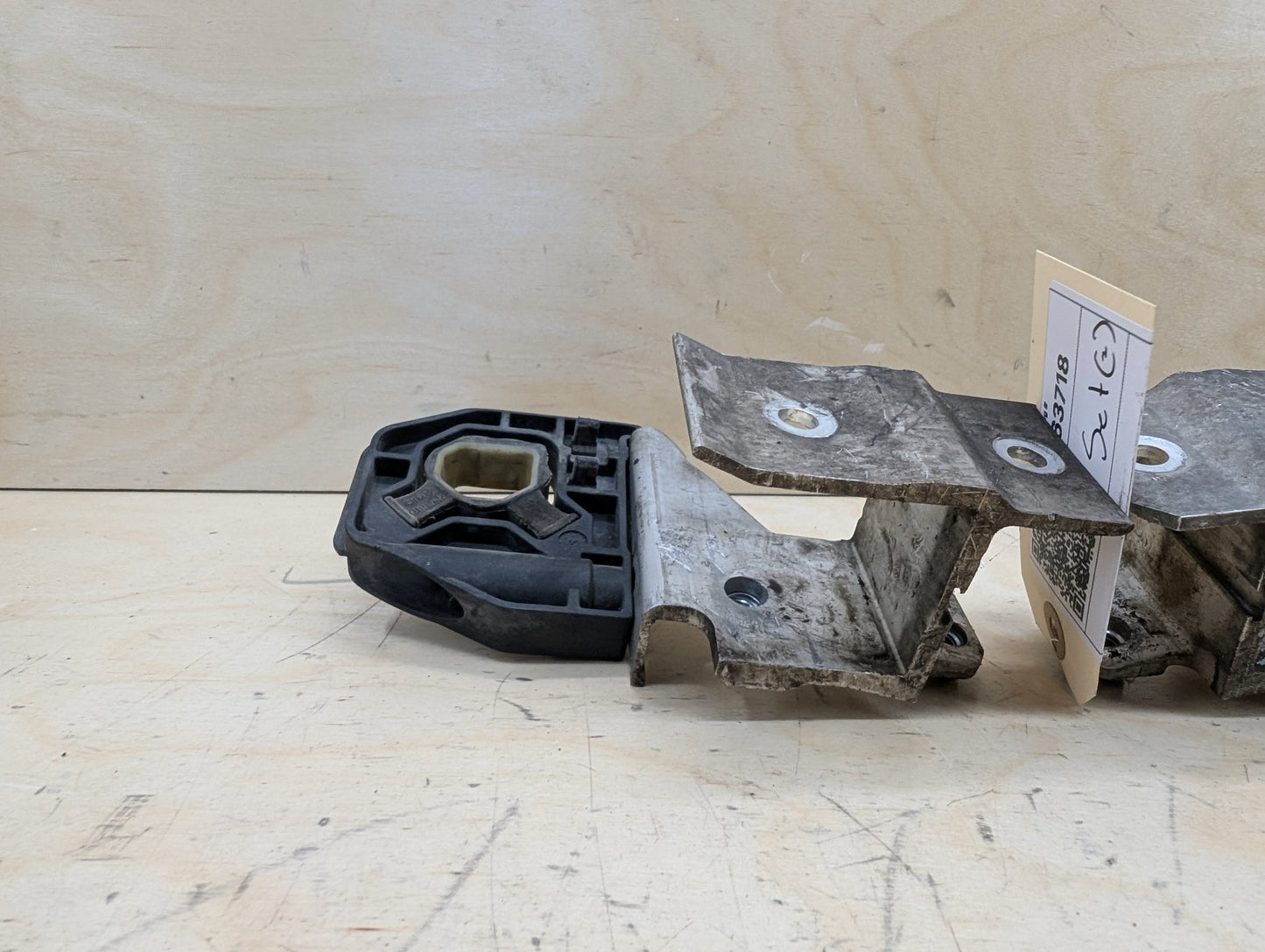 2012-2018 BMW 320i F30 Radiator Lower Mounting Brackets SET 7245796