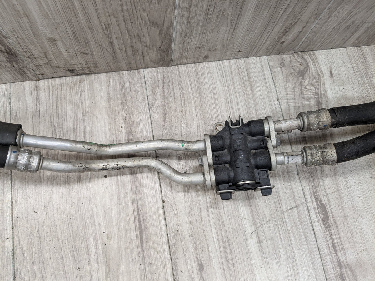 16-19 OEM BMW F90 M5 G12 750 G30 M550 Transmission Oil Cooler Line Inlet Outlet