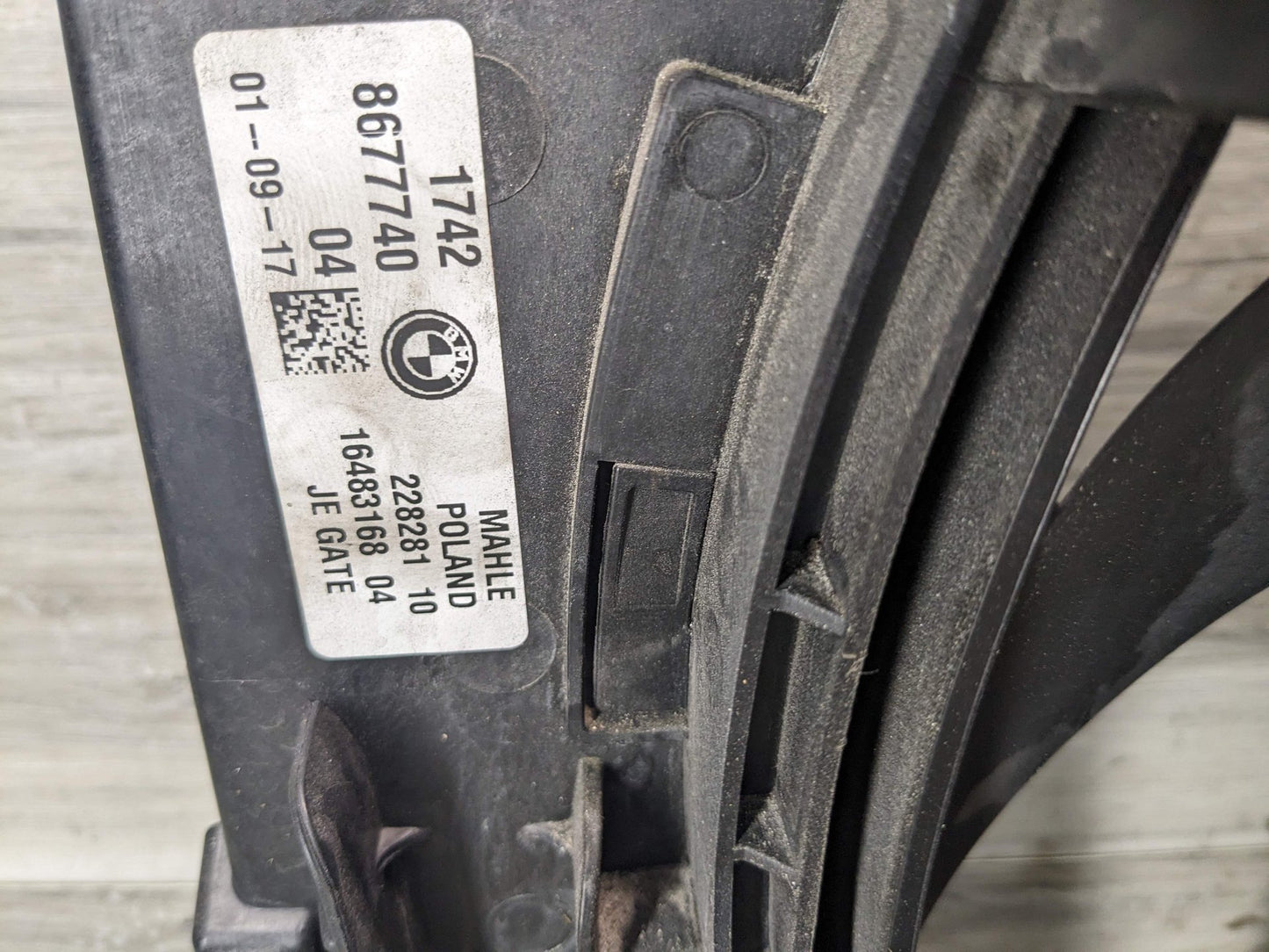 2018 BMW 540i G30 Radiator Fan Shroud Housing w/ Motor 8677740 600W