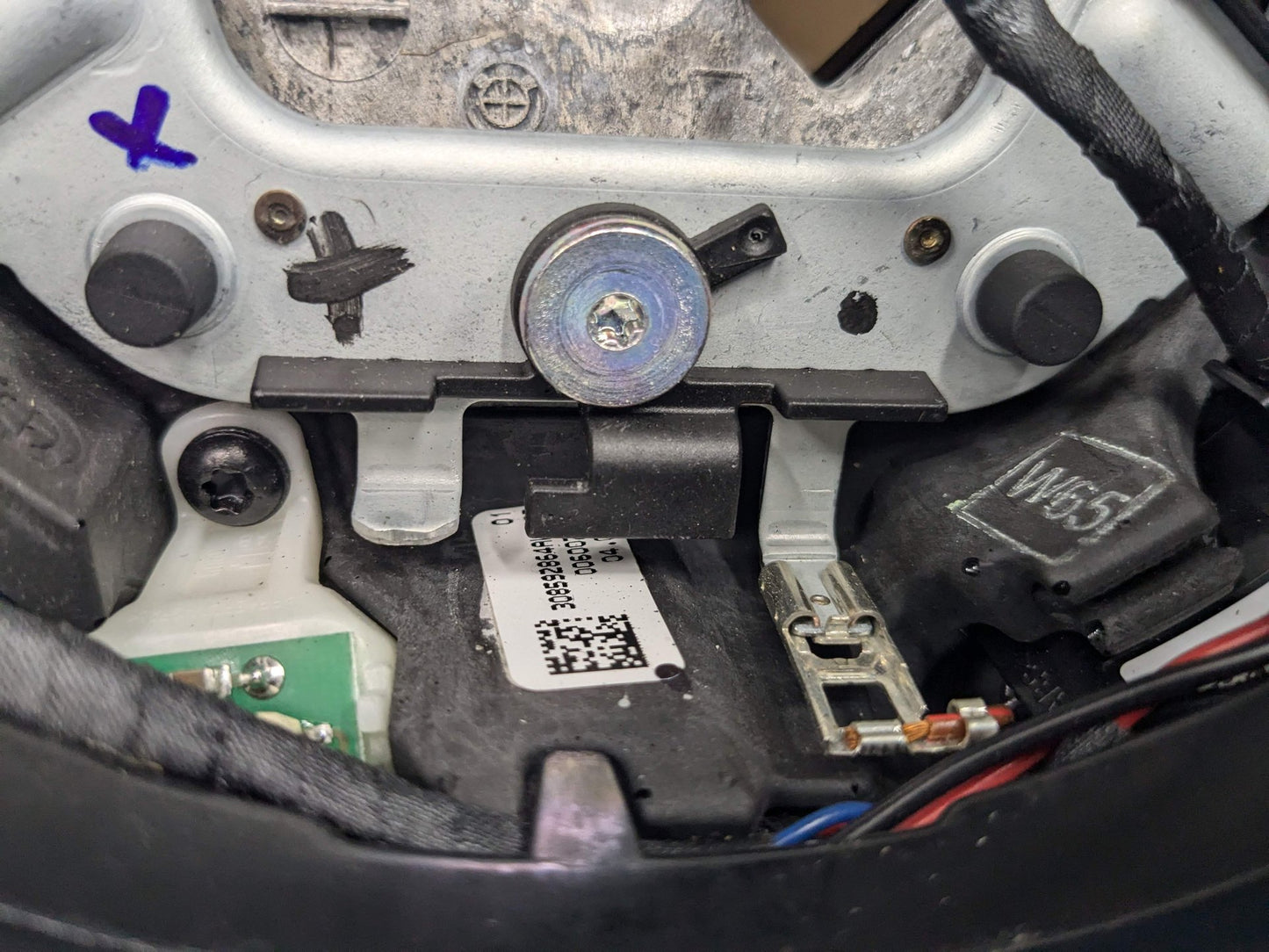 2018 BMW 550i G30 Steering Wheel Assembly Has Key. 30k miles in middle o 2021