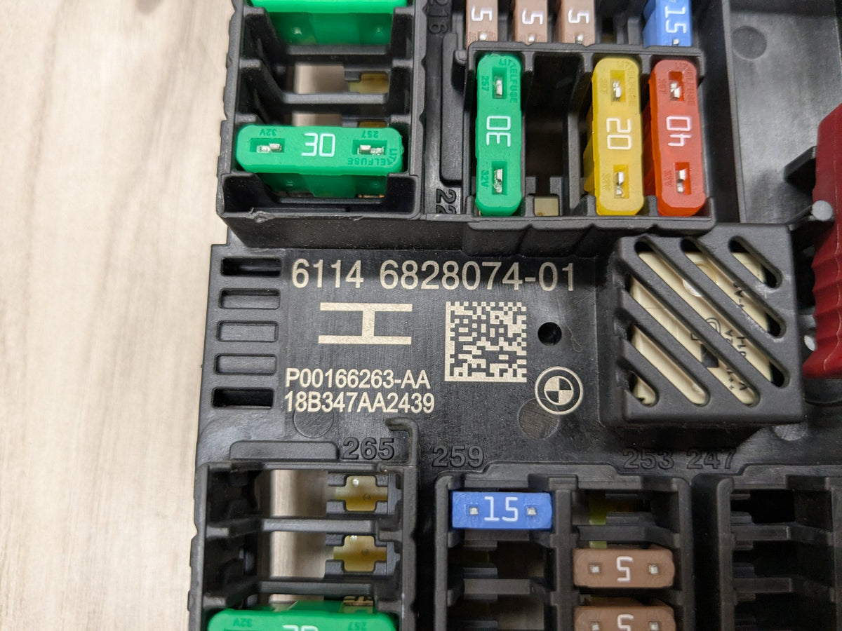 OEM BMW G01 X3 G02 X4 Rear Battery Power Distribution Fuse Relay Junction Box