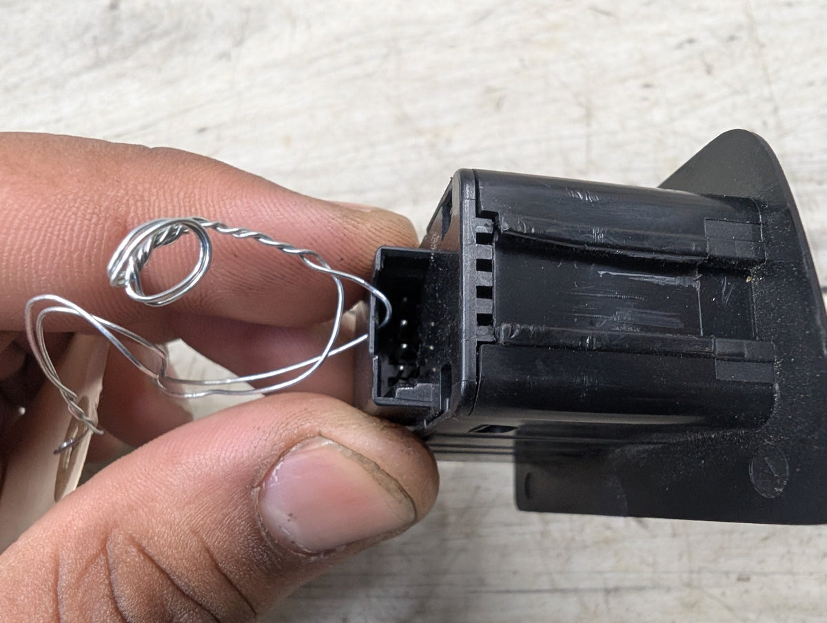OEM BMW F02 F10 F15 F48 F90 G01 G20 G30 G80 X3 Rear Trunk Lid Center Lock Switch