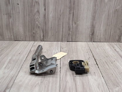 2012-2018 BMW M6 F06 Radiator Lower Mounting Brackets SET 7575248