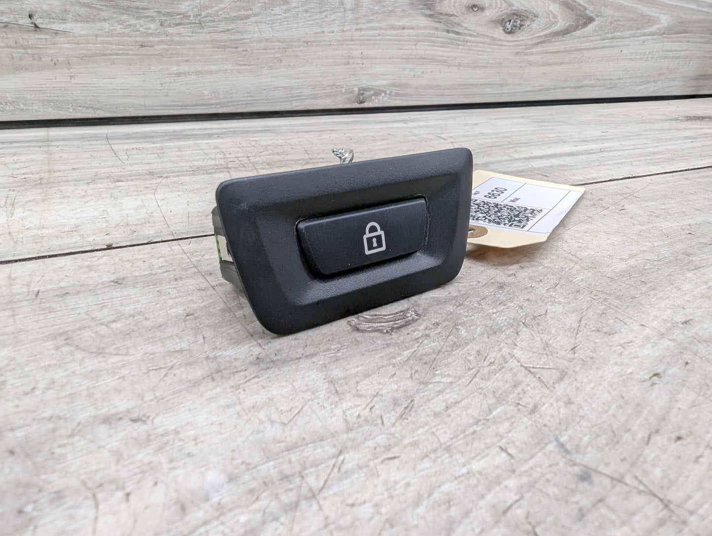 2017-2023 BMW 530i G30 Liftgate Trunk Lid Lock Unlock Switch 9275120
