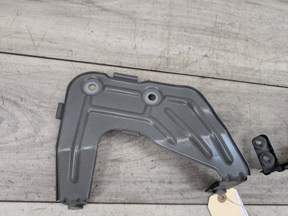 2018 - 2023 BMW X3 G01 Front Right Passenger Fender Brackets SET 7397516 B58B30M0
