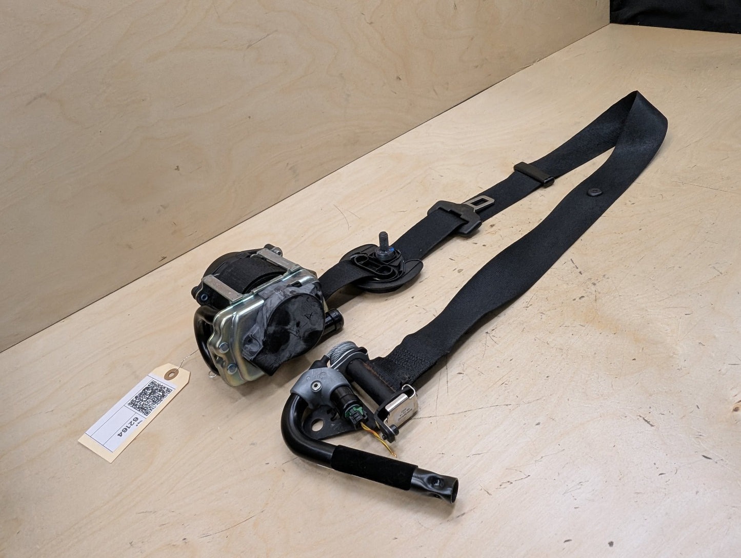 OEM BMW F15 F16 F85 F86 X5 X6 Front Right Passenger Seat Belt Retractor Black