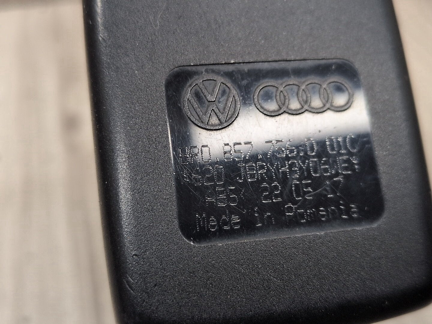 2015-2018 Audi Q3 8U Front Right Passenger Seatbelt Seat Belt Buckle 8R0857756D