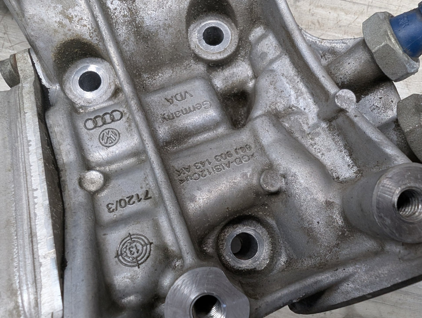 2009 - 2017 Audi Q5 8R Engine Motor Oil Filter Cooler Housing 06J903143AK EA888