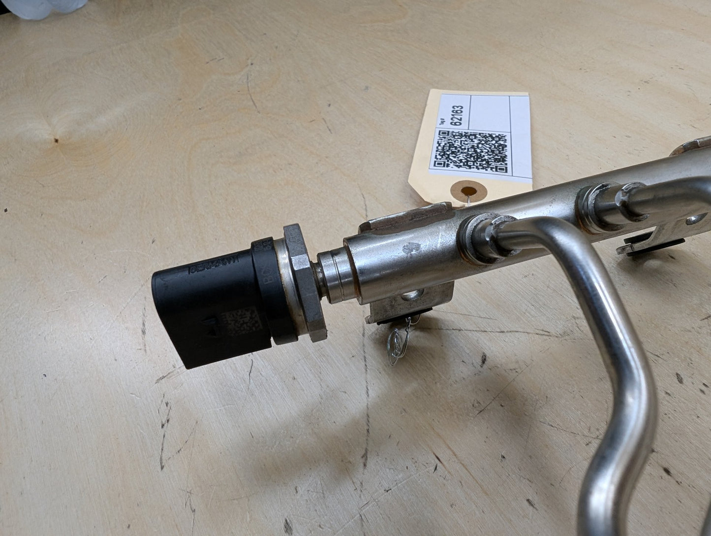 2015-2019 BMW F16 X6 N55B30M0 Engine Motor Fuel Injector Rail Line 7649710