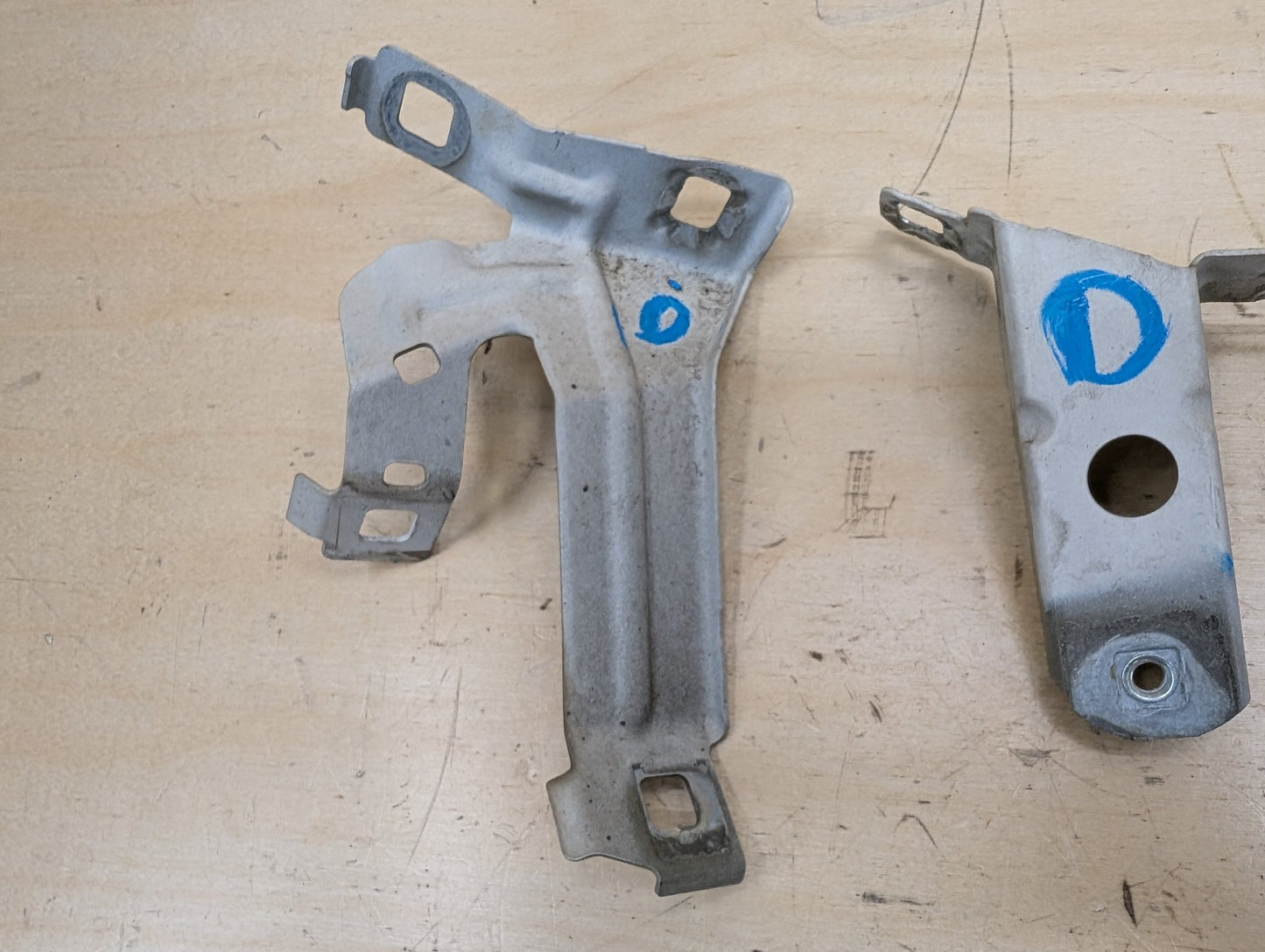 12-20 OEM BMW F30 F32 F33 F36 Front Left Driver Fender Wing Holder Bracket SET