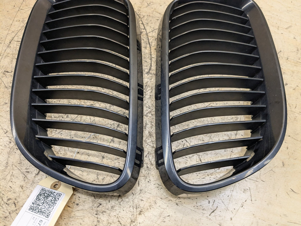2007-2013 BMW 328i E92 Upper Bumper Cover Kidney Grilles SET 7254969 OEM