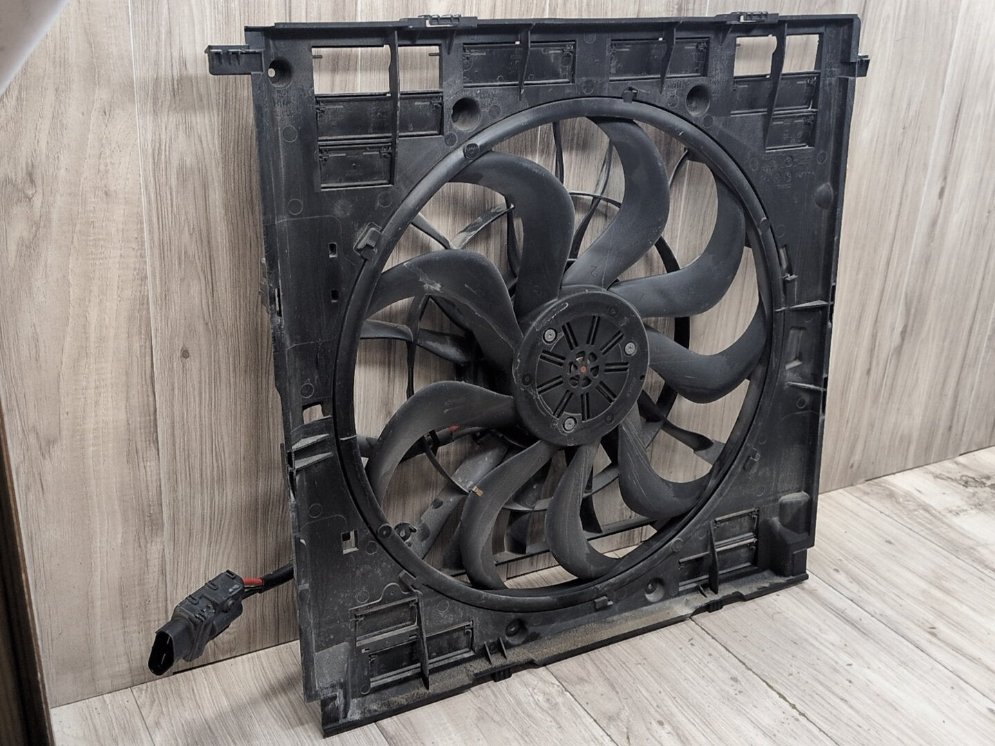 2019 - 2026 BMW X5 G05 Radiator Fan Shroud Housing w/ Motor 8655762 N63B44M3