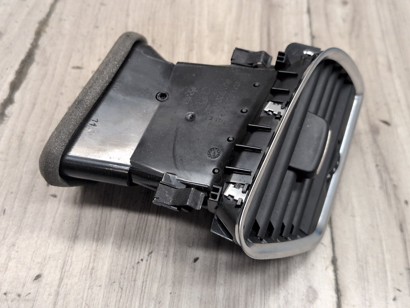 2015-2018 Audi Q3 8U Dashboard Dash Board Right Passenger Air Vent 8U1820902B