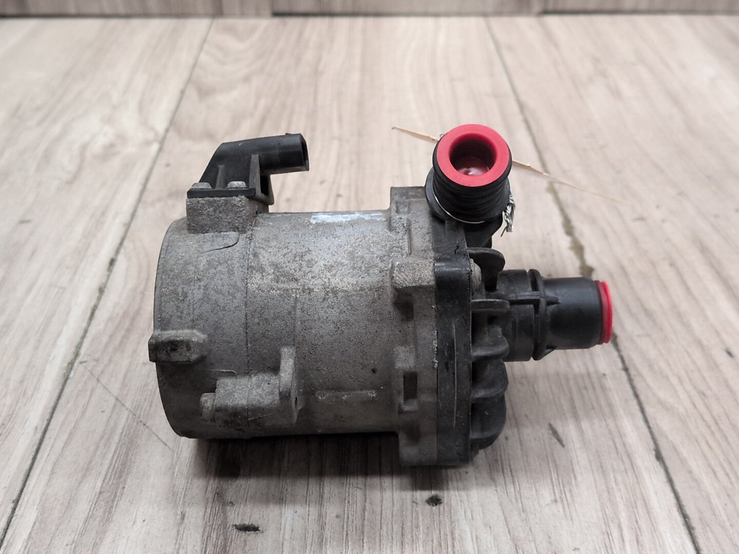 15-18 OEM BMW F85 F86 X5M X6M Engine S63R Electric Auxiliary Cooling Water Pump