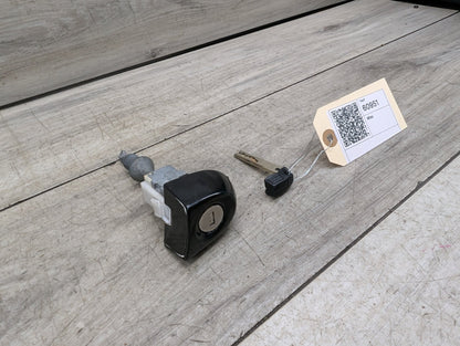 2011 BMW 328i E90 Front Left Driver Key Lock Mechanism w/ Key 7162427