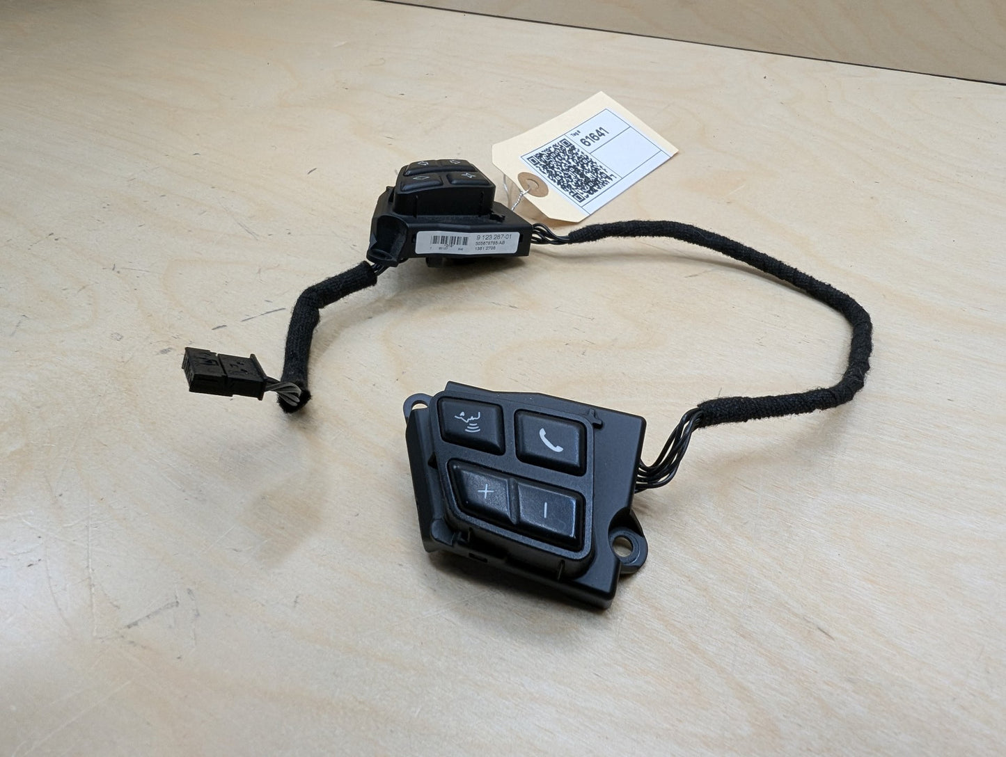 2007-2013 BMW 335i E93 Steering Wheel Switch Buttons 9123287