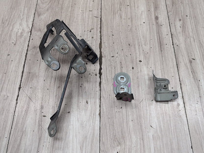 2012-2018 BMW M6 F06 Front Left Driver Fender Brackets SET 7230583