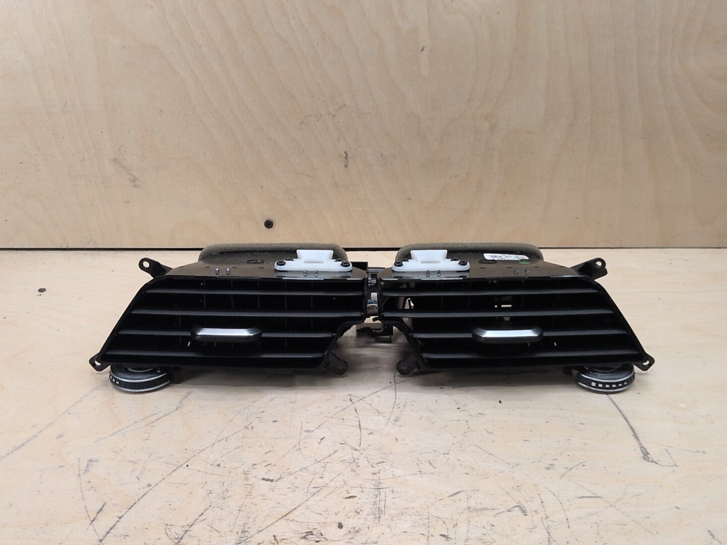 16-22 OEM BMW G11 G12 740 750 M760 Dash Center AC Air Vent Grille