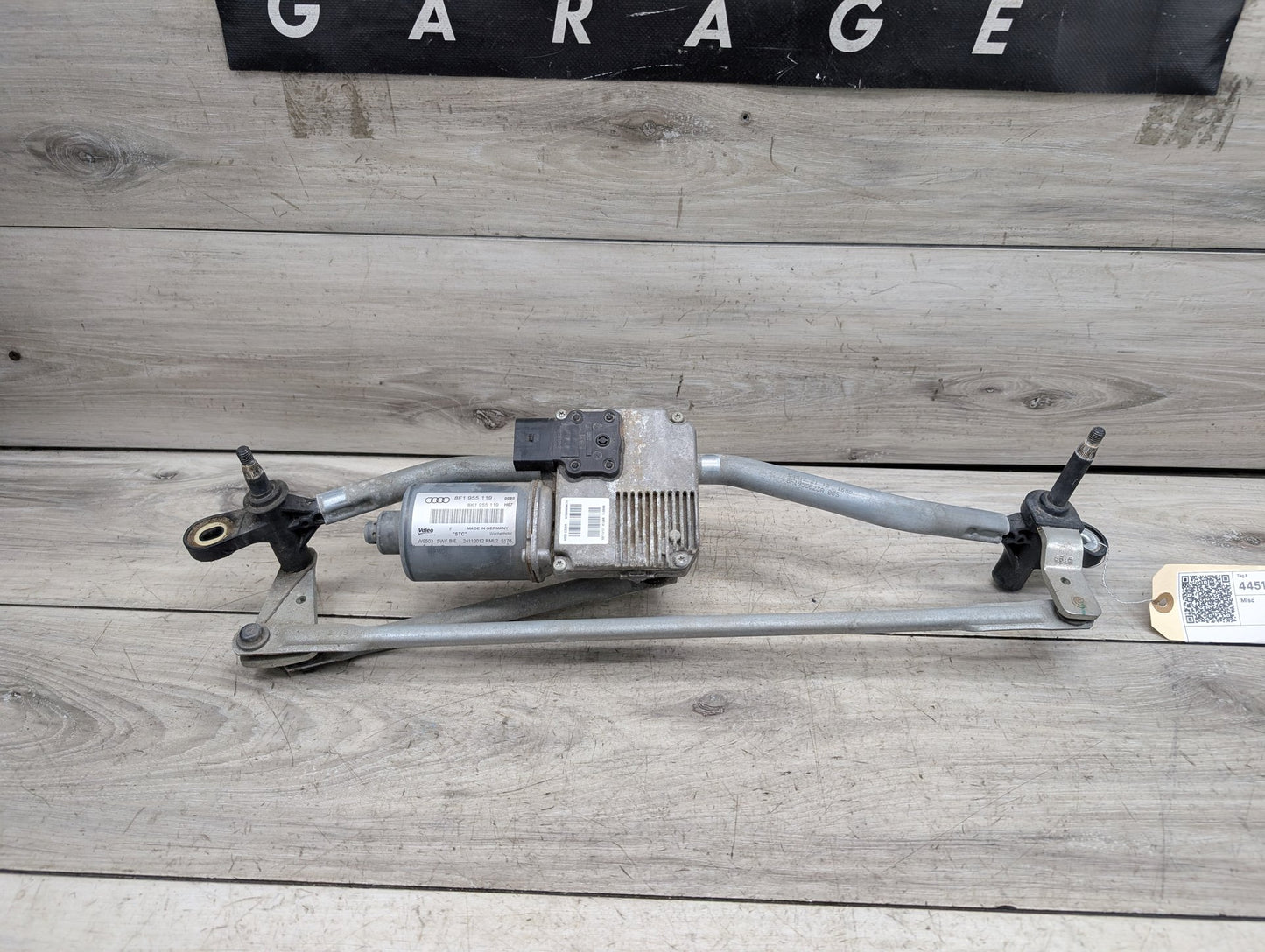 2008 - 2017 Audi S5 8T Front Windshield Wiper Motor 8F1955119