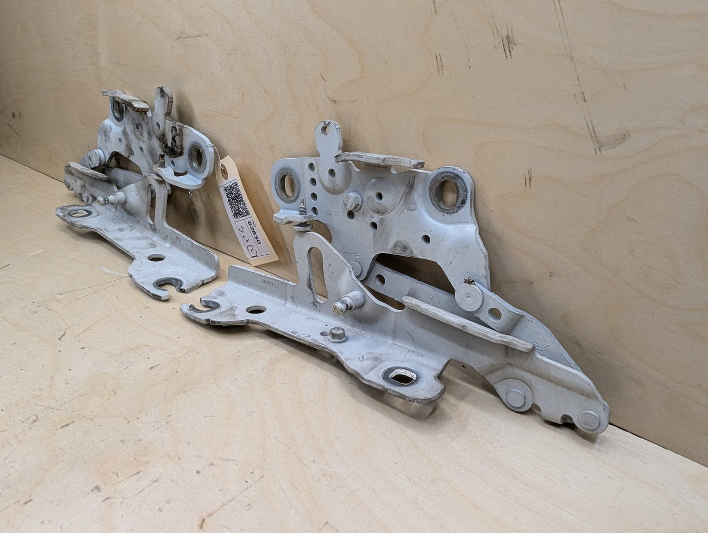 OEM BMW F22 F23 F30 F32 F33 F36 F80 F82 F83 F87 Left Right Side Hood Hinges PAIR