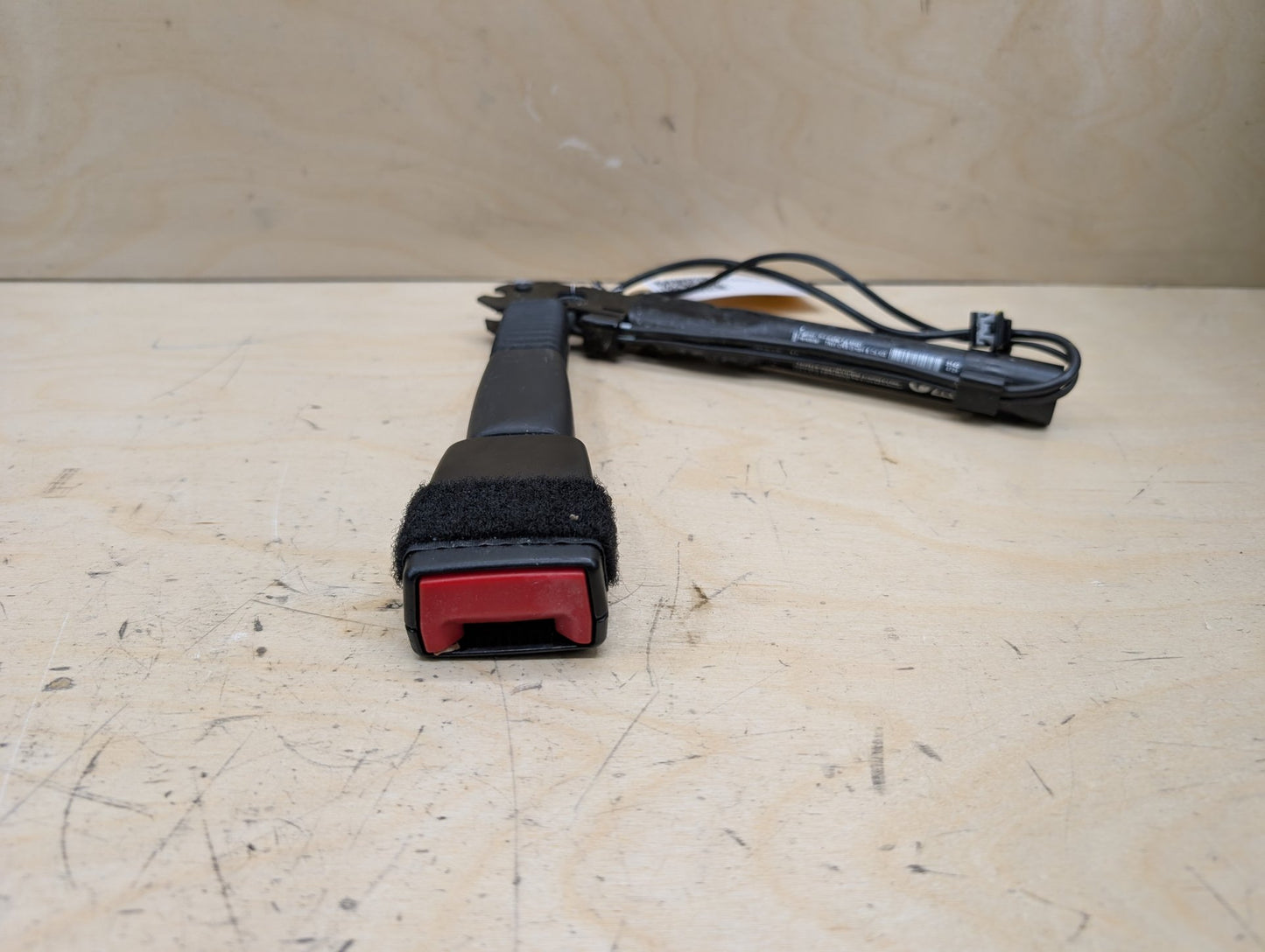 OEM BMW E82 E84 E88 E89 E90 E92 Front Right Passenger Seat Belt Buckle Tensioner