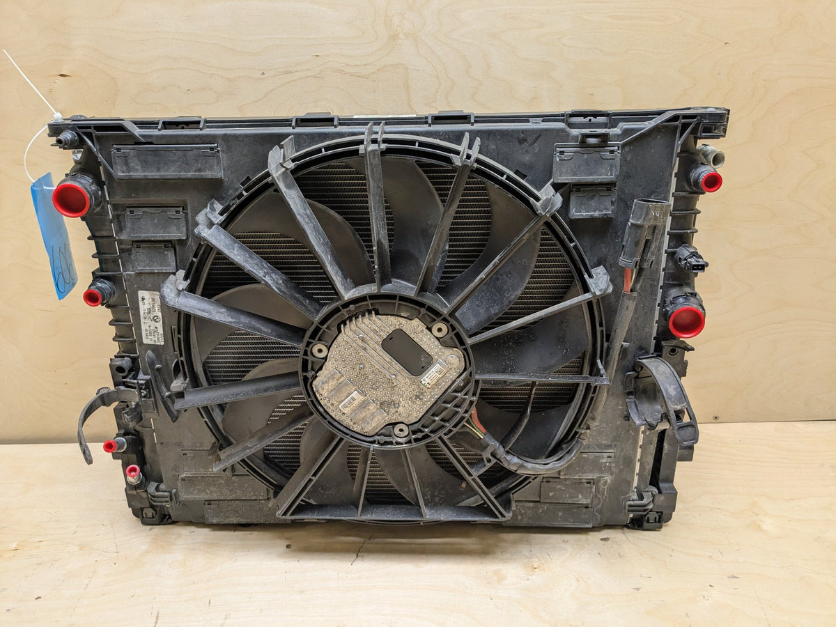 16-22 BMW 750Li G12 Radiator Cooling Condenser Fan Shroud Assembly 850W8619380
