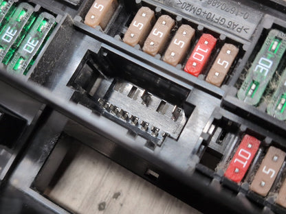 2012-2018 BMW M6 F06 Front Power Distribution Fuse Box 9252815