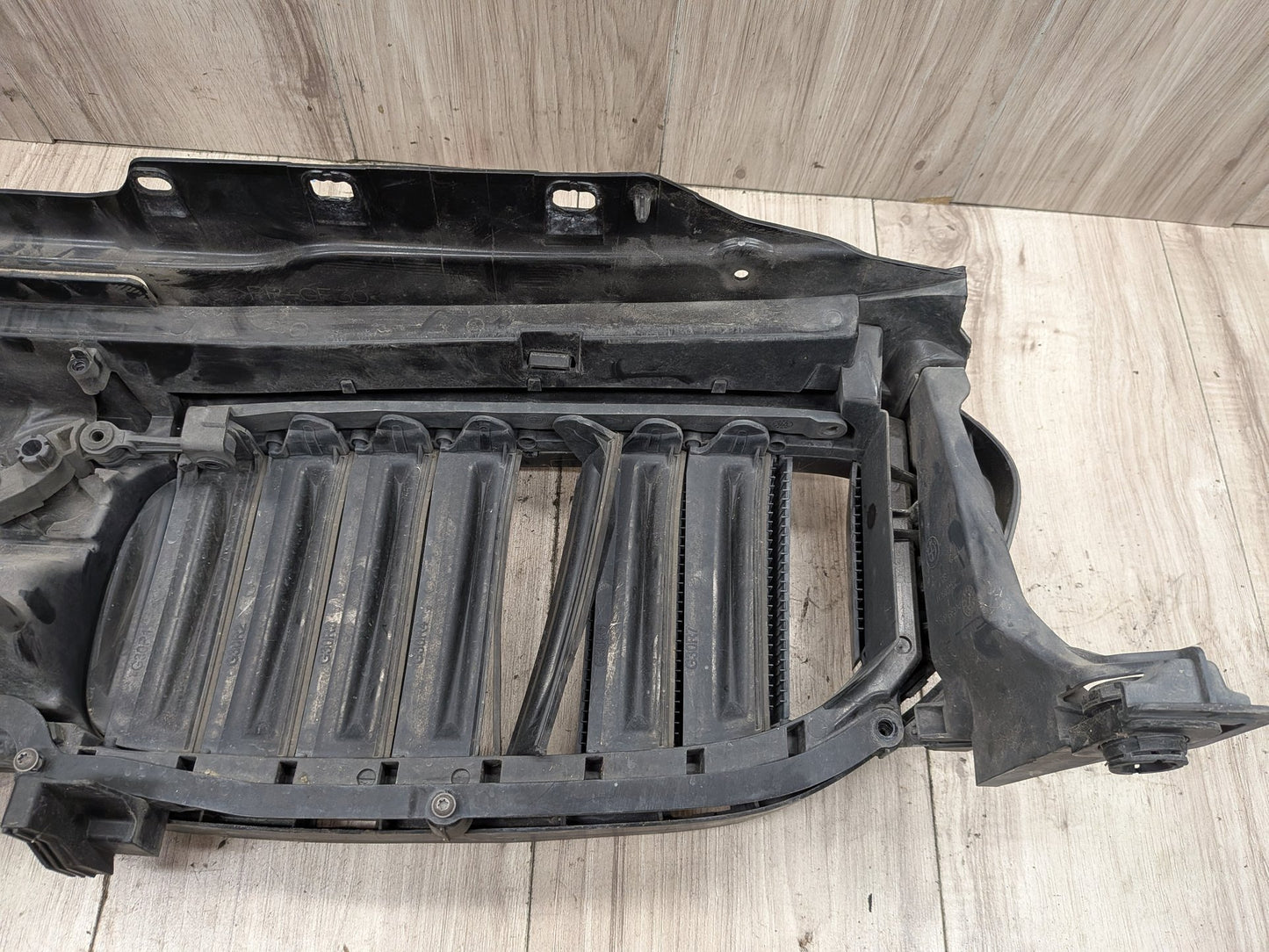 NOTE 17-20 BMW M550i G30 Front Bumper Radiator Air Flap Shutter w/ Kidney Grille