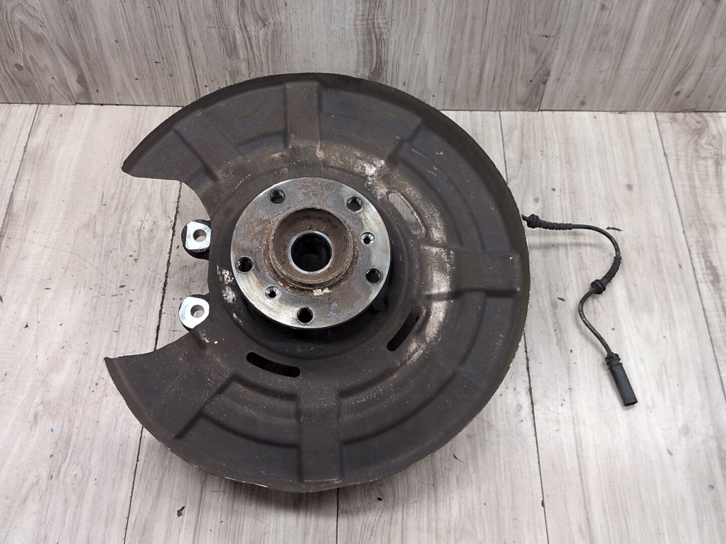2012-2018 BMW M6 F06 Rear Right Passenger Spindle Knuckle w/ Bearing 2284142