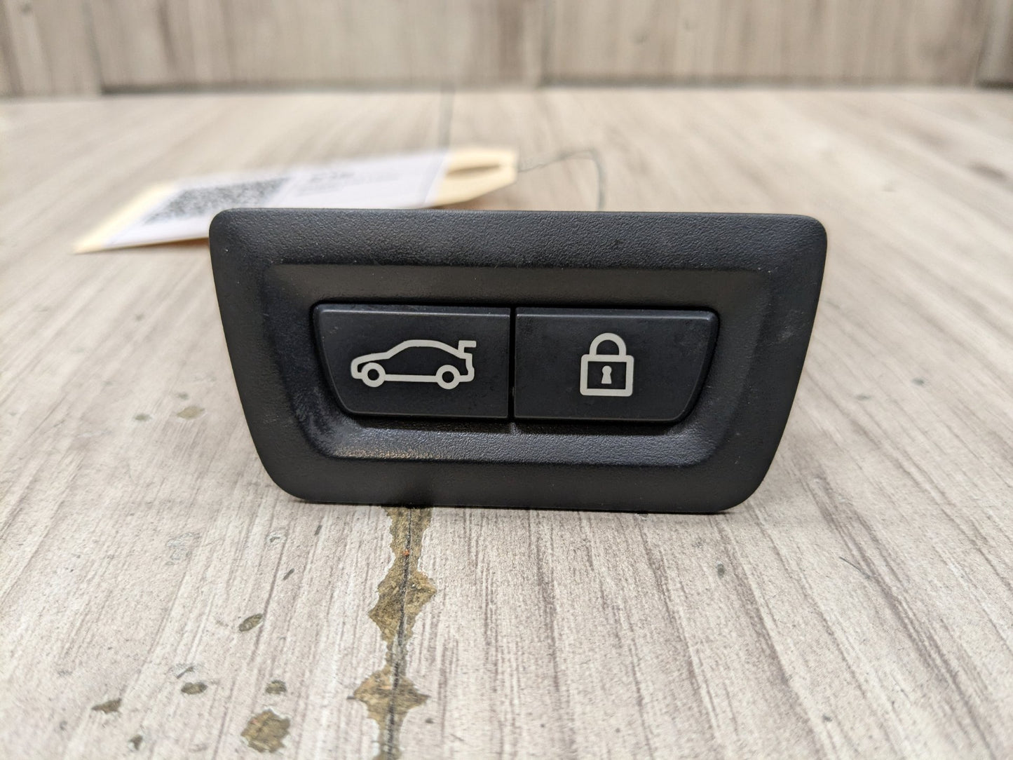 OEM BMW F02 F10 F15 F48 F90 G01 G20 G30 G80 X3 Rear Trunk Lid Center Lock Switch