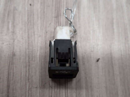 OEM BMW F30 F36 F80 F82 F83 M3 M4 F90 G01 G05 G12 G20 G30 X3 X5 USB Socket Port